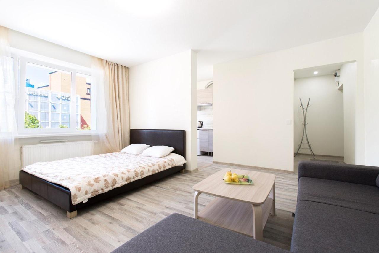 Sunny Apartment Near Bus Station Talin Exterior foto