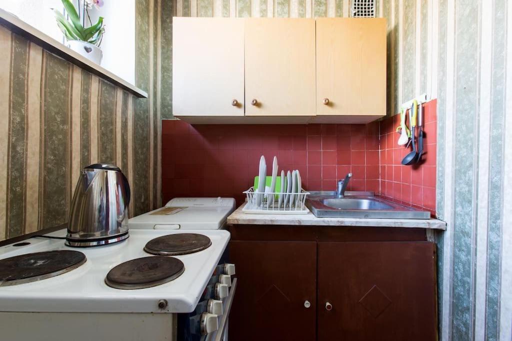 Sunny Apartment Near Bus Station Talin Exterior foto